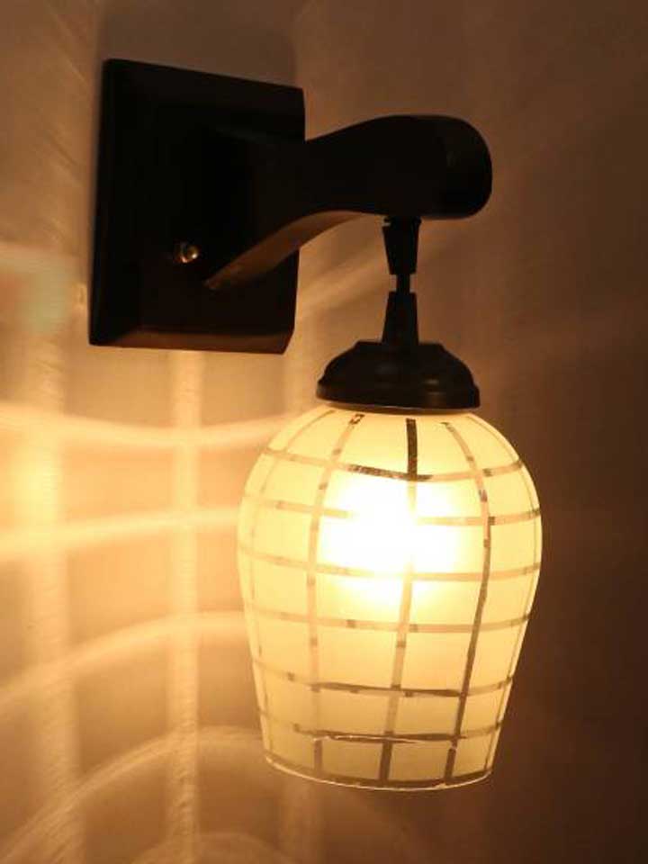WALL LIGHT